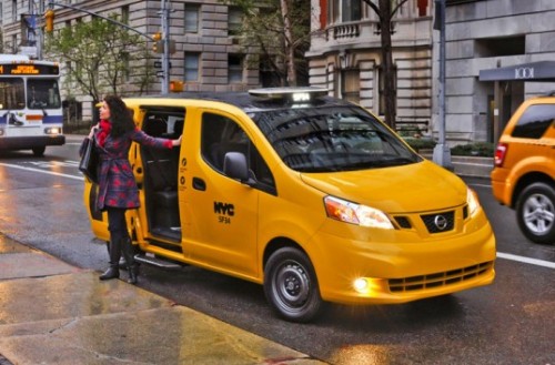 Nissan-nv-200-minivan-eleita-para ser o taxi oficial de nova york 2012- e que começa a ser produzida globalmente em barcelona em versão elétrica